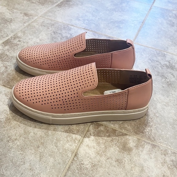 🆕 Hush Puppies Manda perforated leather slip on sneakers flats blush pink - Picture 3 of 12